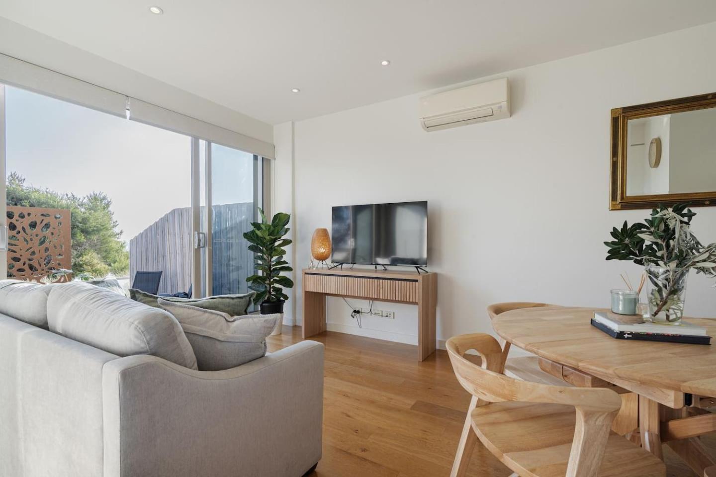'bon Beachfront Haven' Cosy Coastal Calm