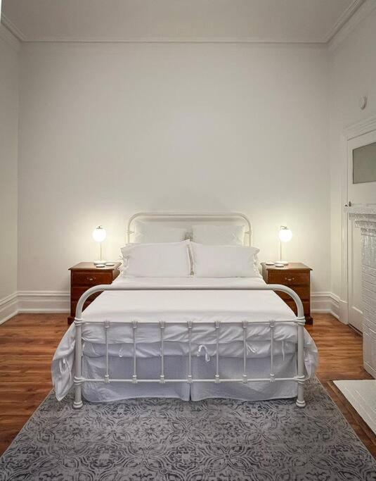 Victorian Elegance By The Mcg & Rod Laver Arena Apartment *