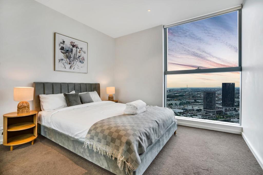 Sub-penthouse Stunning With Water Frontage 3b2b1c Apartamento Melbourne