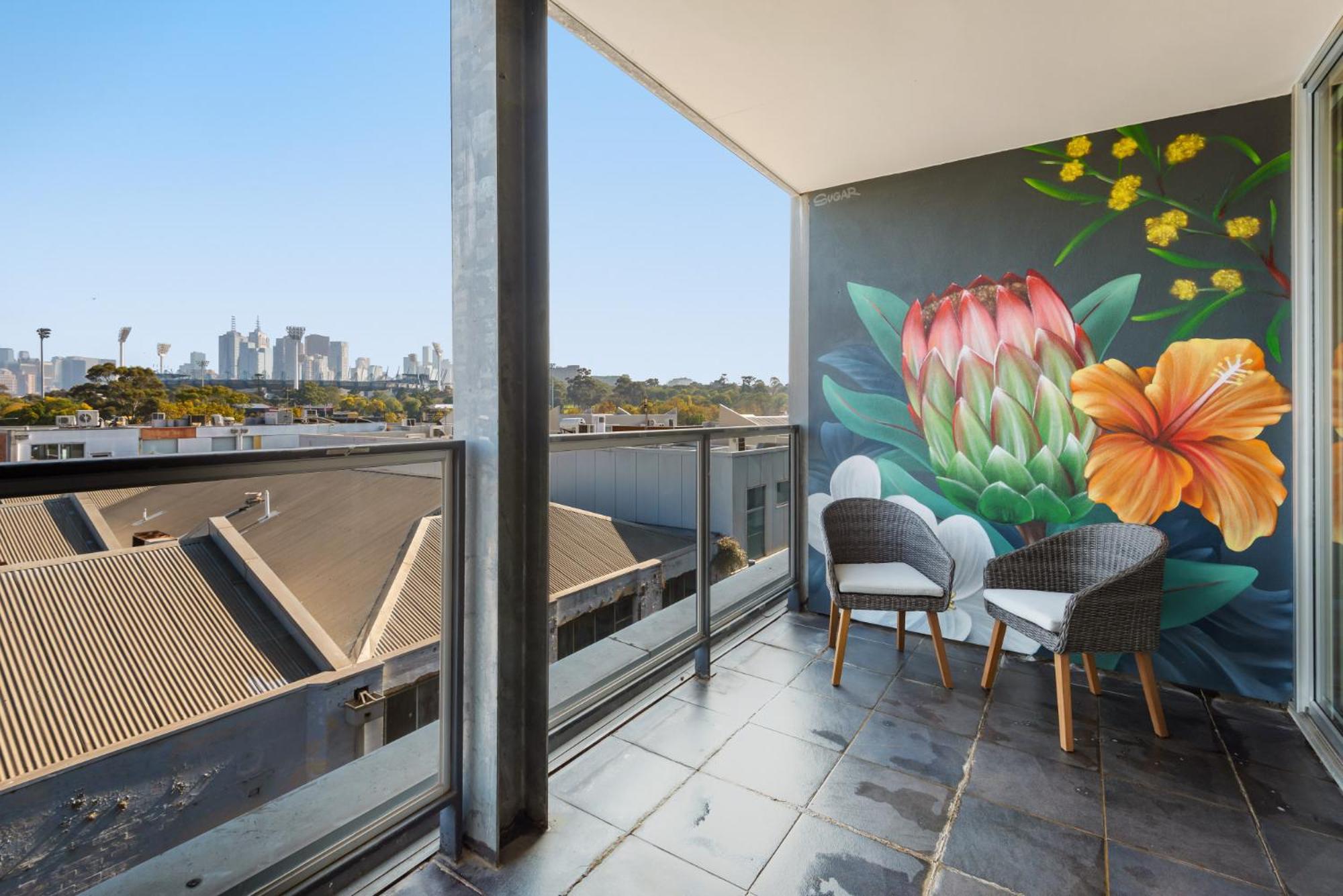 Modern 1-bed Skyline Views & Close To Shops * Melbourne
