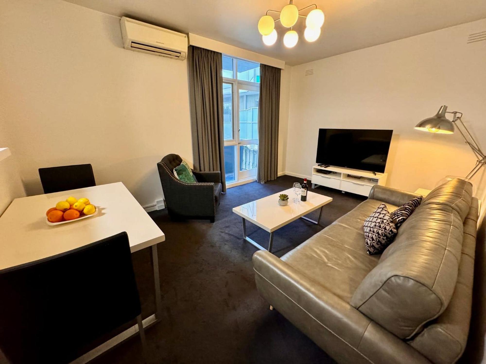 Apartamento 1 Bdrm With Parking, Walk To *