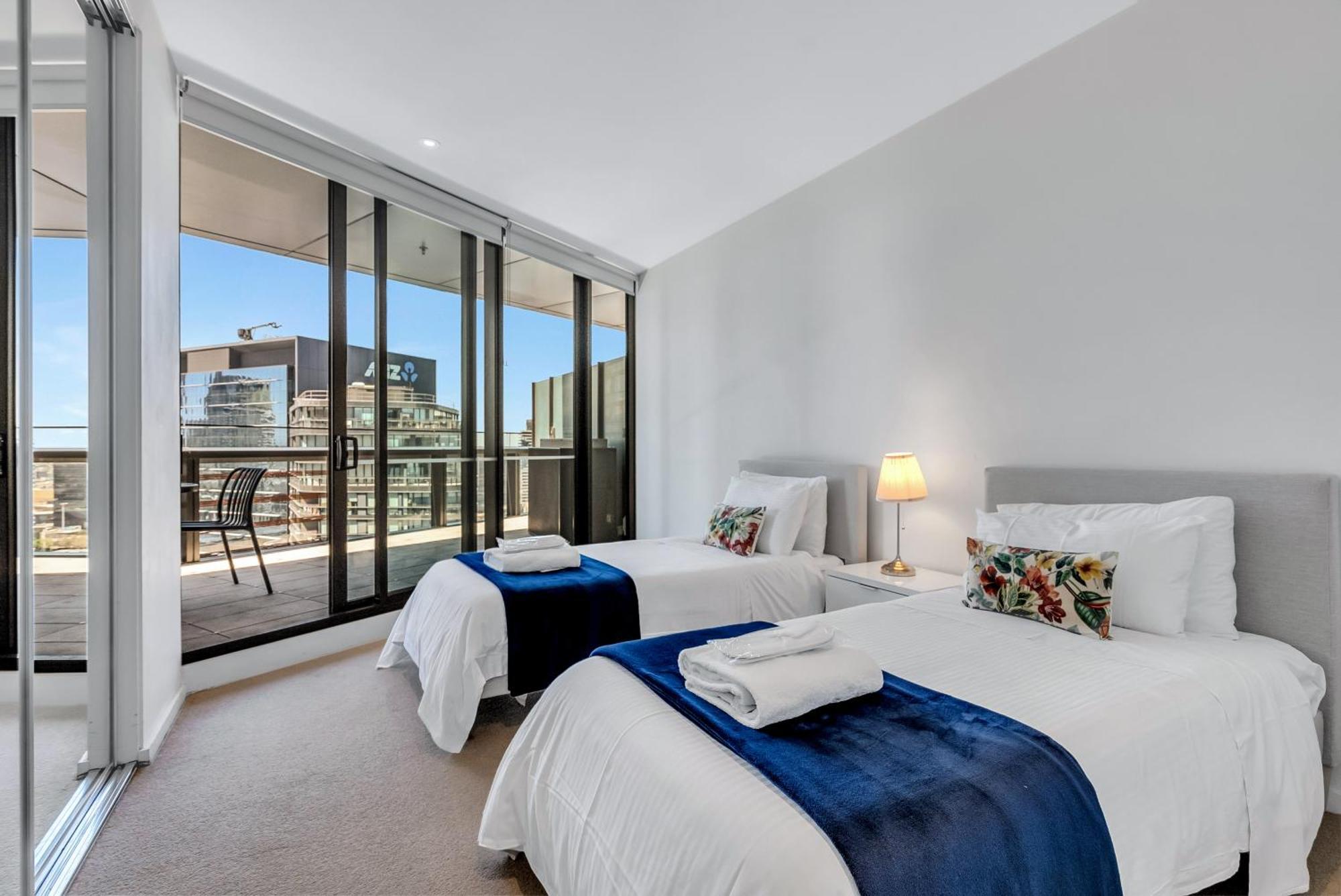 Lifestyle - Views On Collins Apartment *