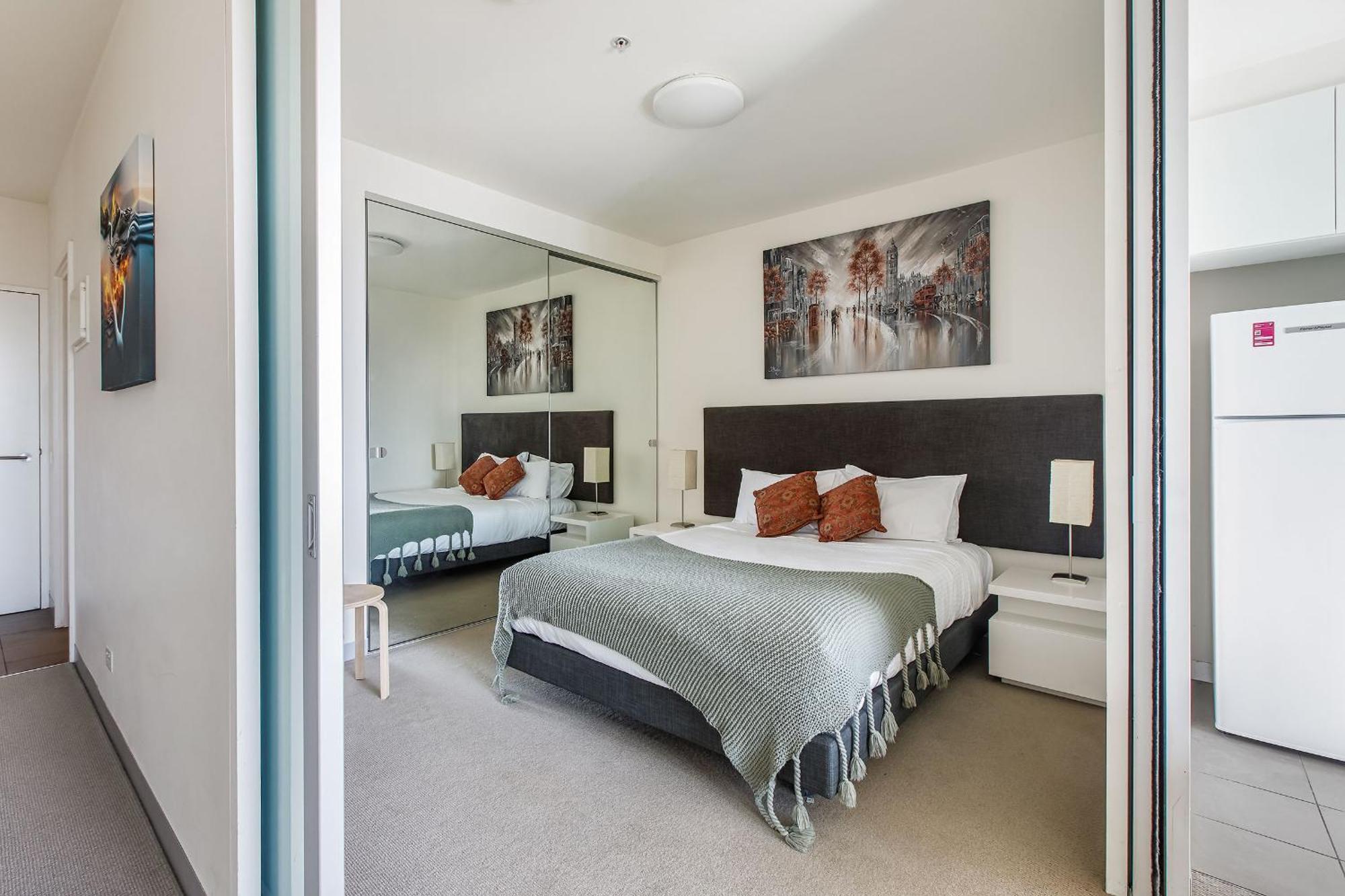 Skyline Allure - Urban Wellness Meets Living Apartment Melbourne