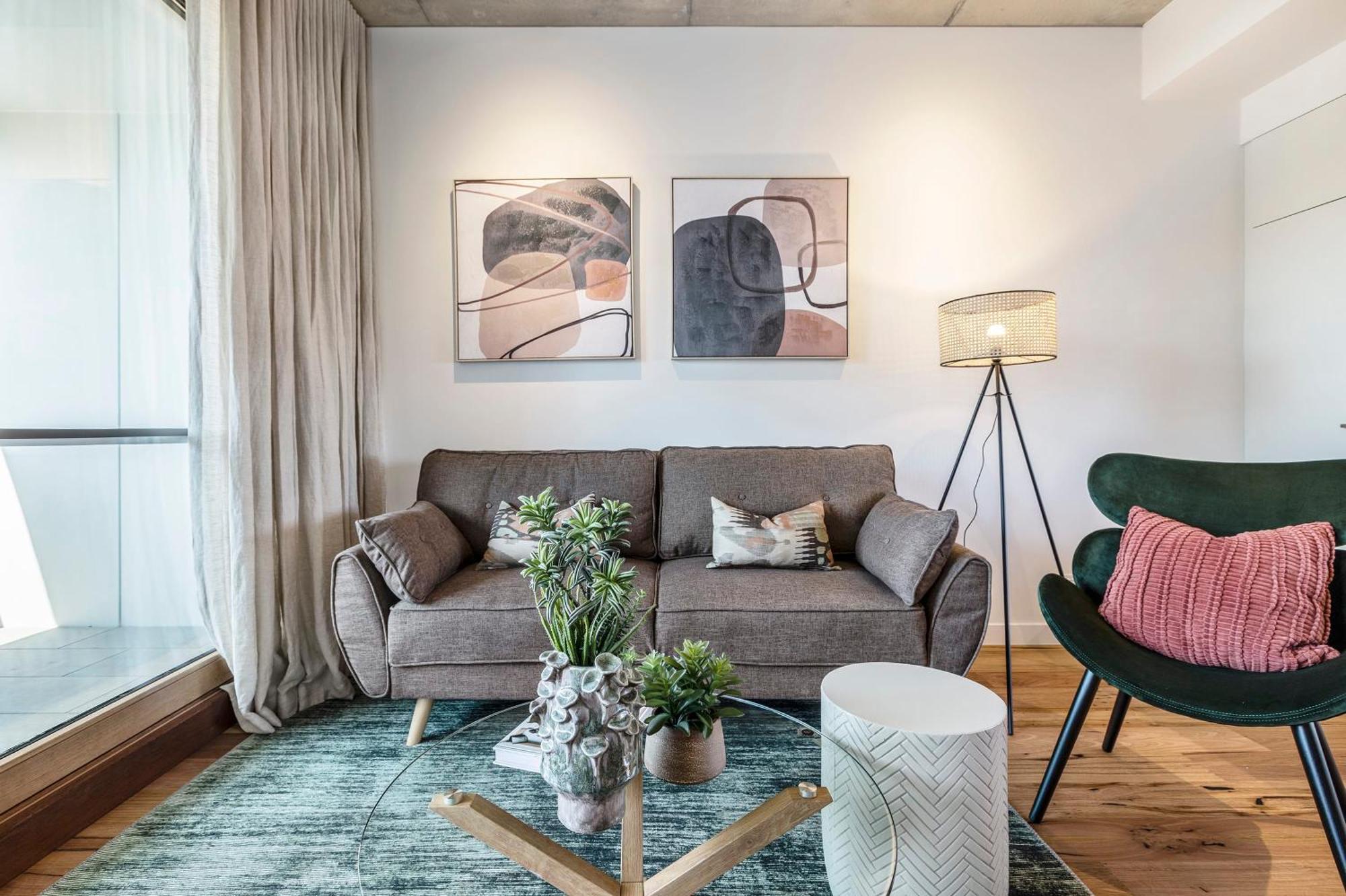 Vaquay Elements In South * Melbourne