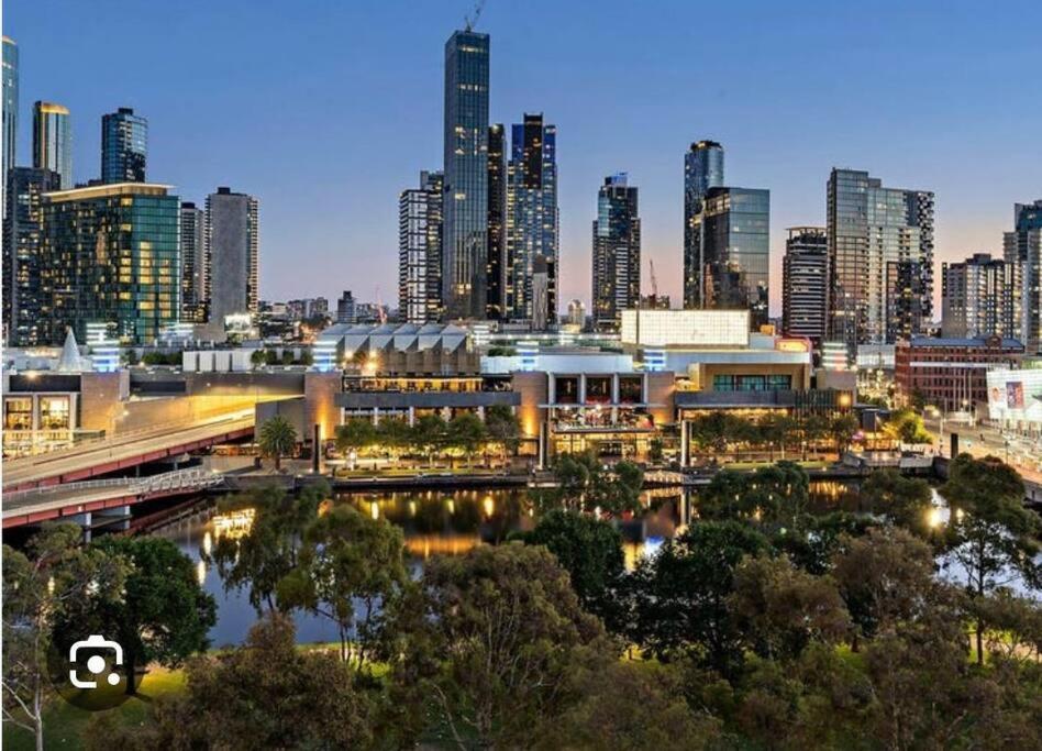 Apartment Spectecular View Yarra River Crown Complex Mcec Melbourne