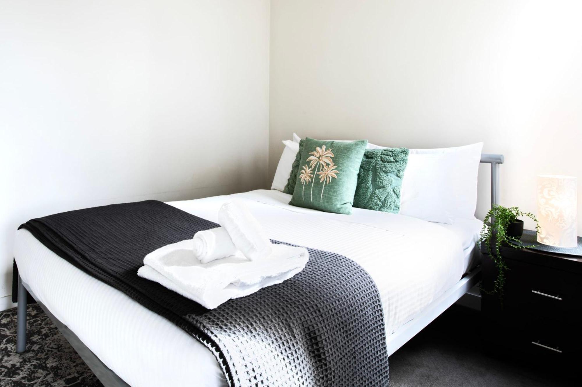 Clarendon St Chic Modern 2-bedroom Escape *