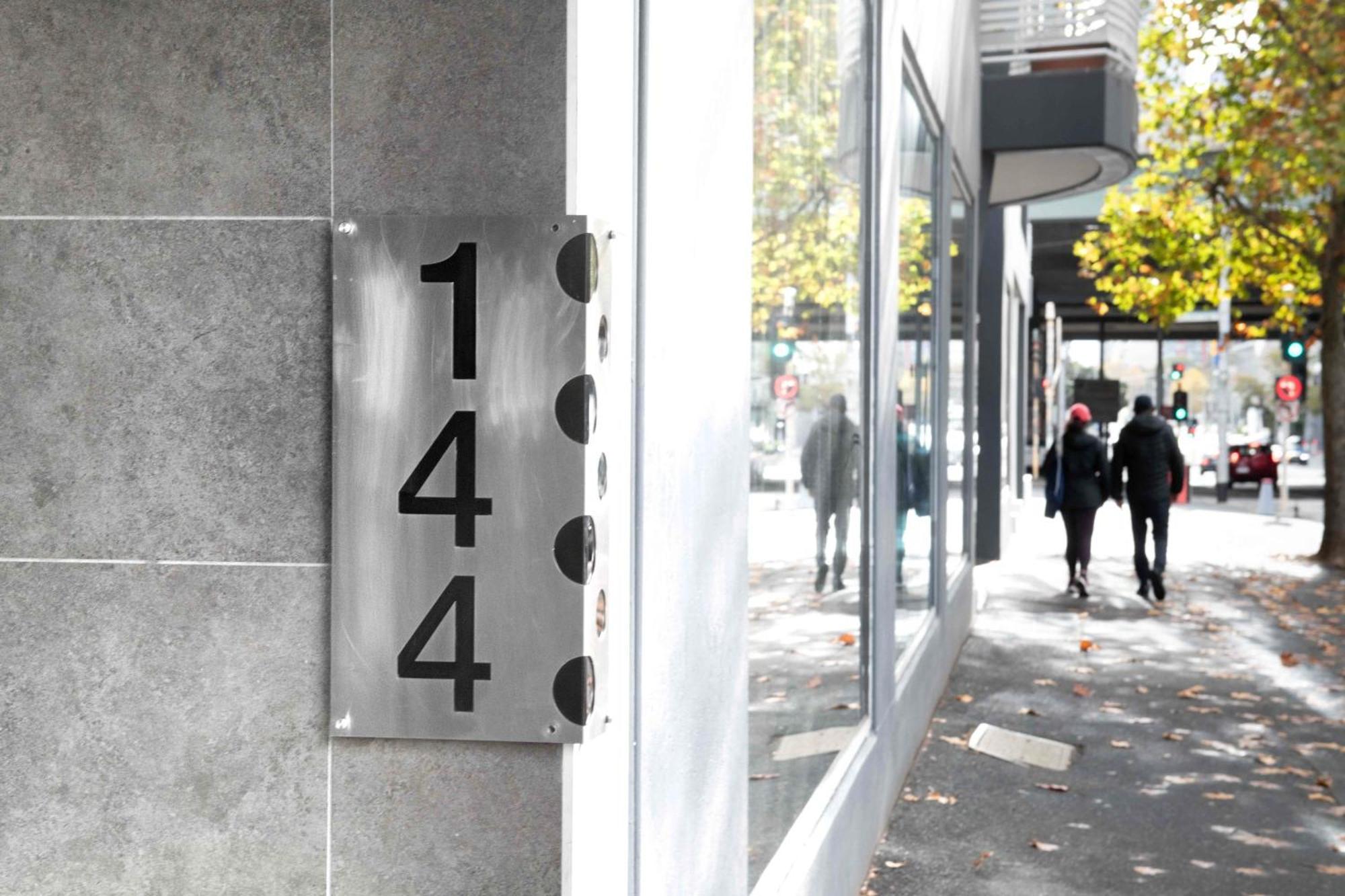 Clarendon St Chic Modern 2-bedroom Escape Apartment