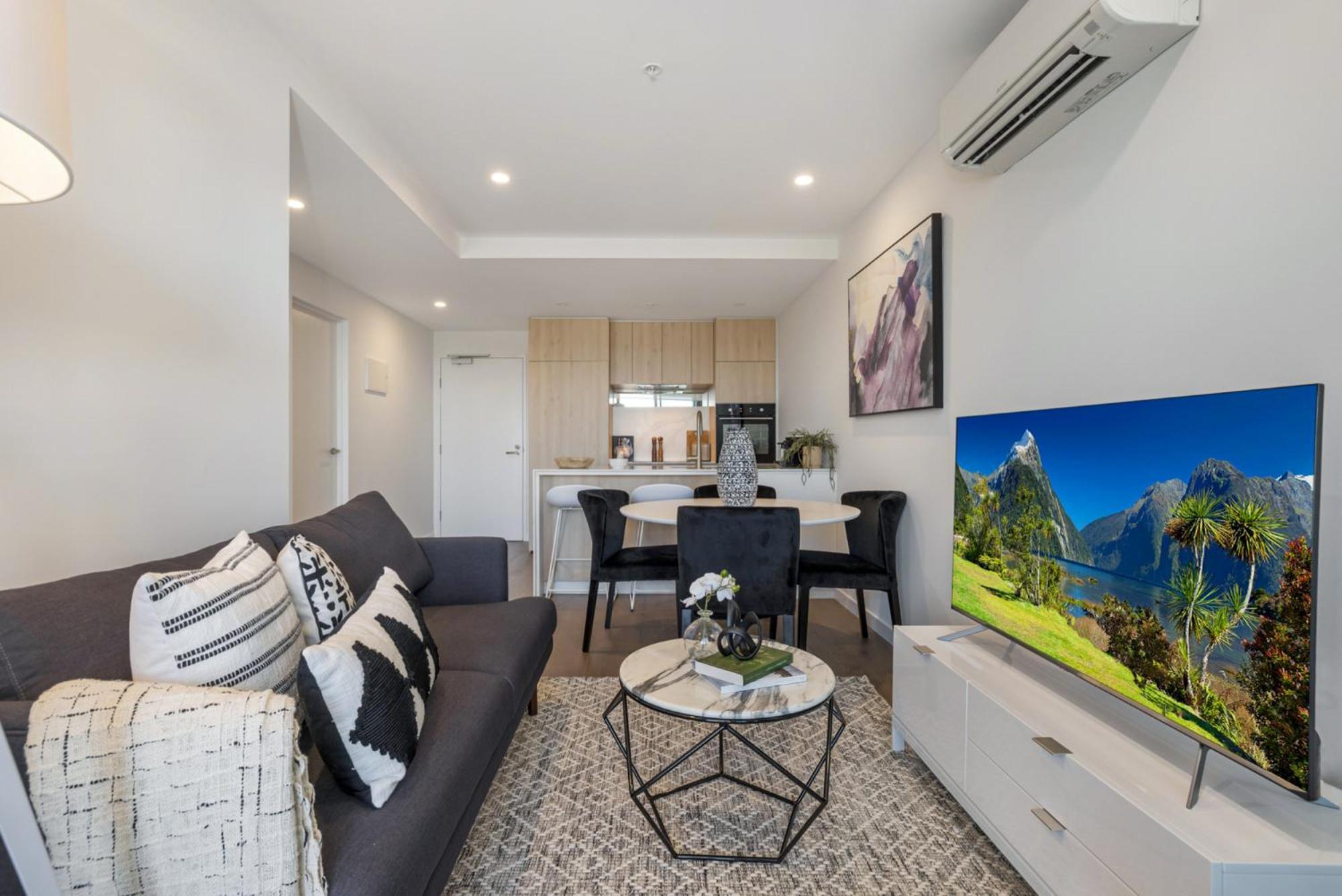 Apartment Chic 1-bed With Parking, Gym, Pool & Views *