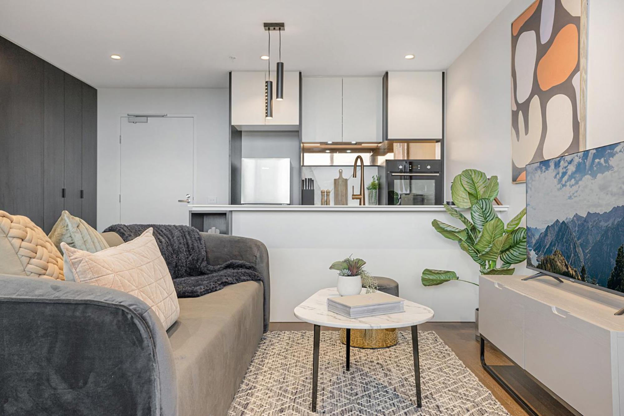 Modern, Executive 1 Bedroom With Balcony *