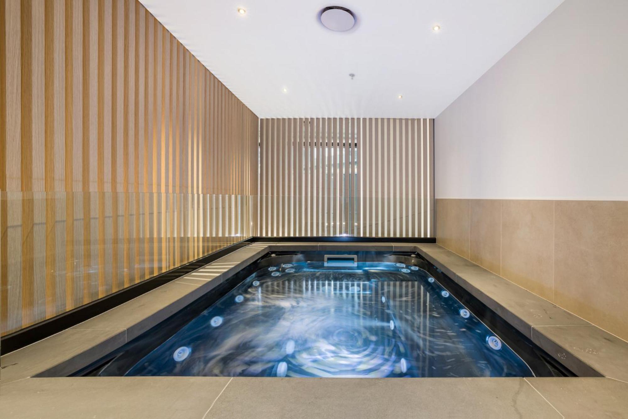 Modern, Executive 1 Bedroom With Balcony Apartment