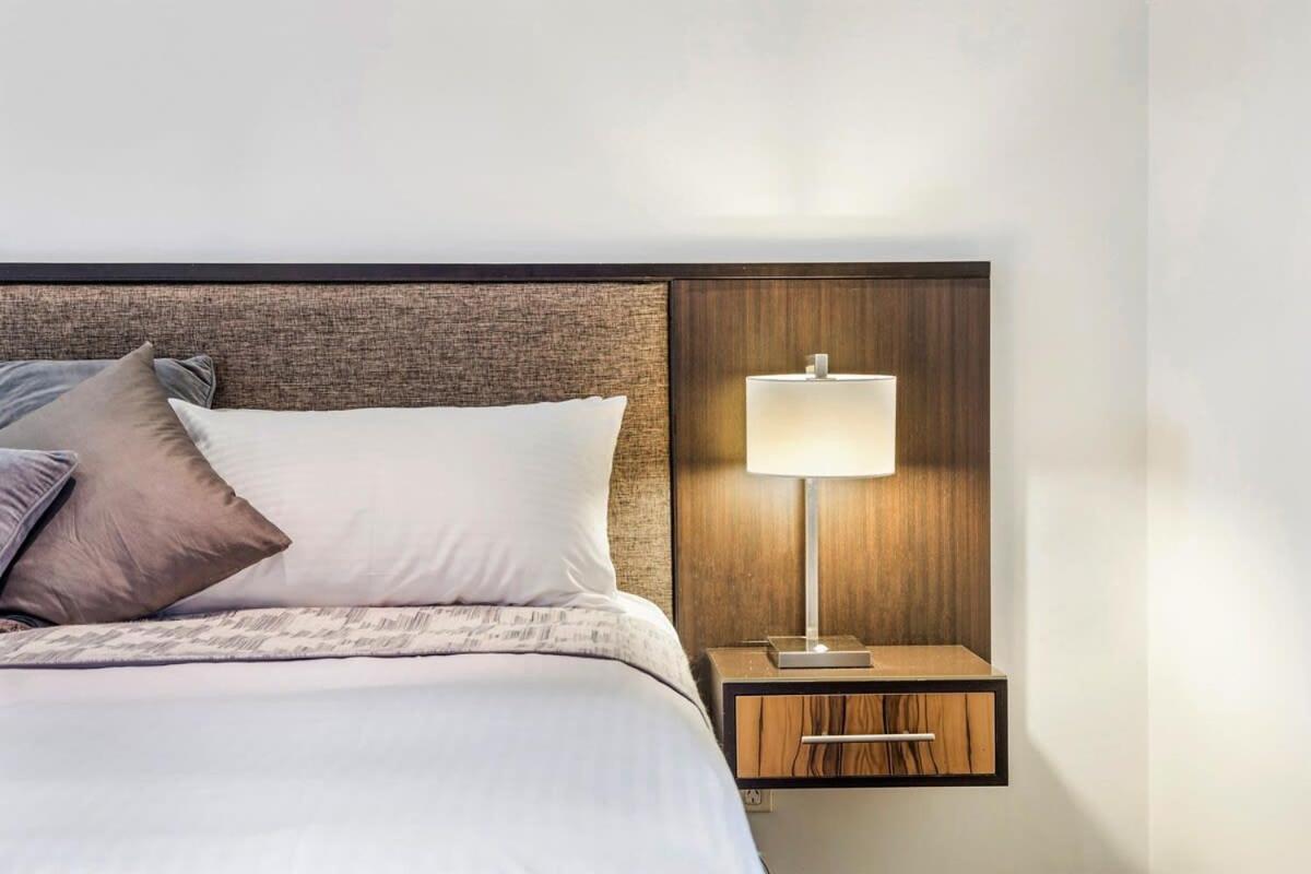Quay West In Southbank With Pool And Gym Apartment Melbourne
