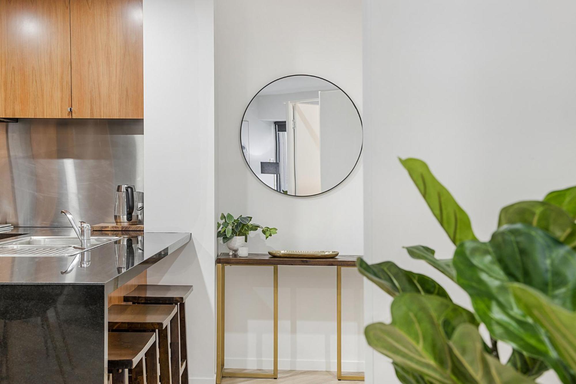 Apartment Executive Unit With Pool And Gym Near Riverfront Melbourne