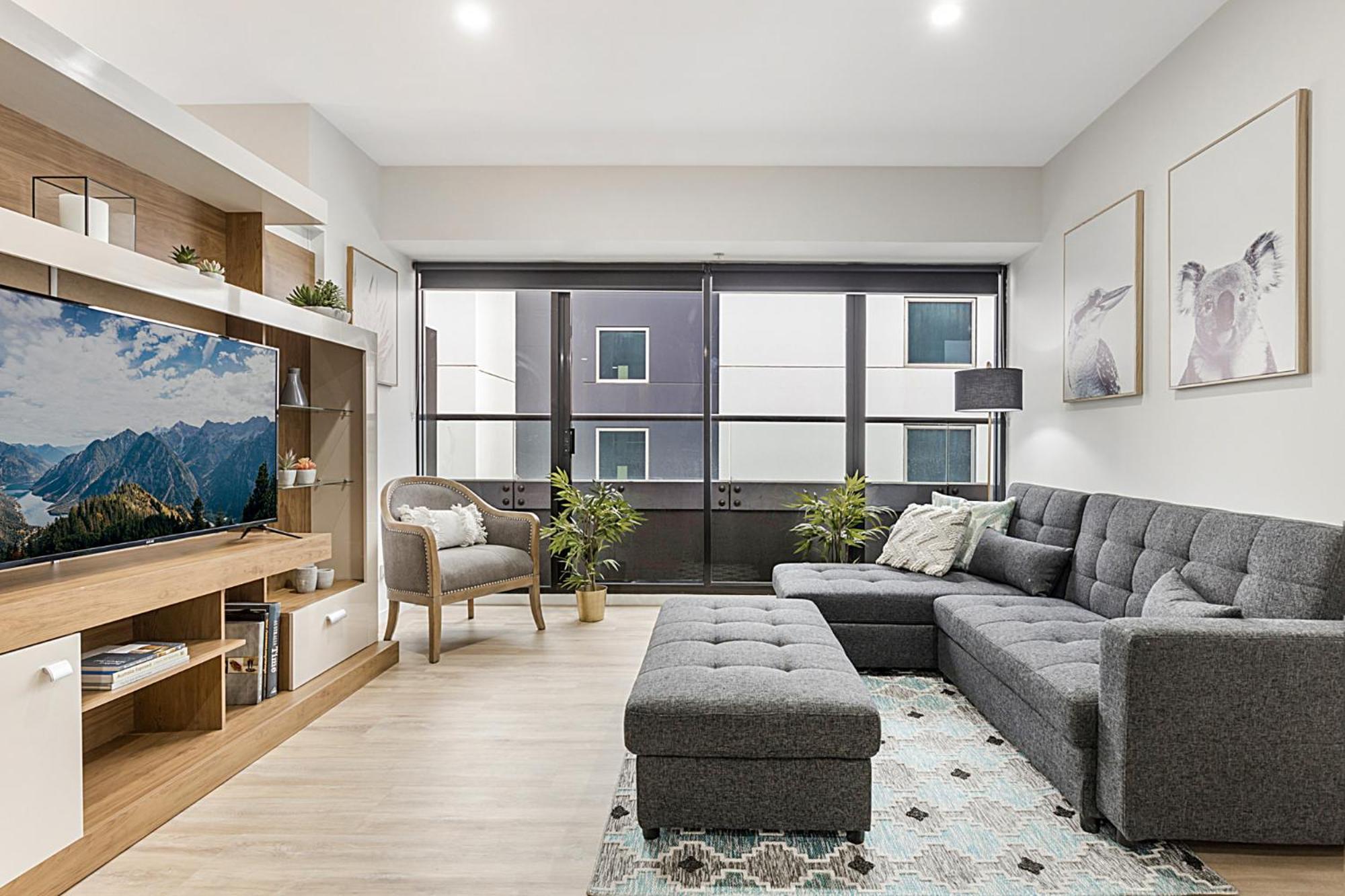 Apartment Executive Unit With Pool And Gym Near Riverfront *