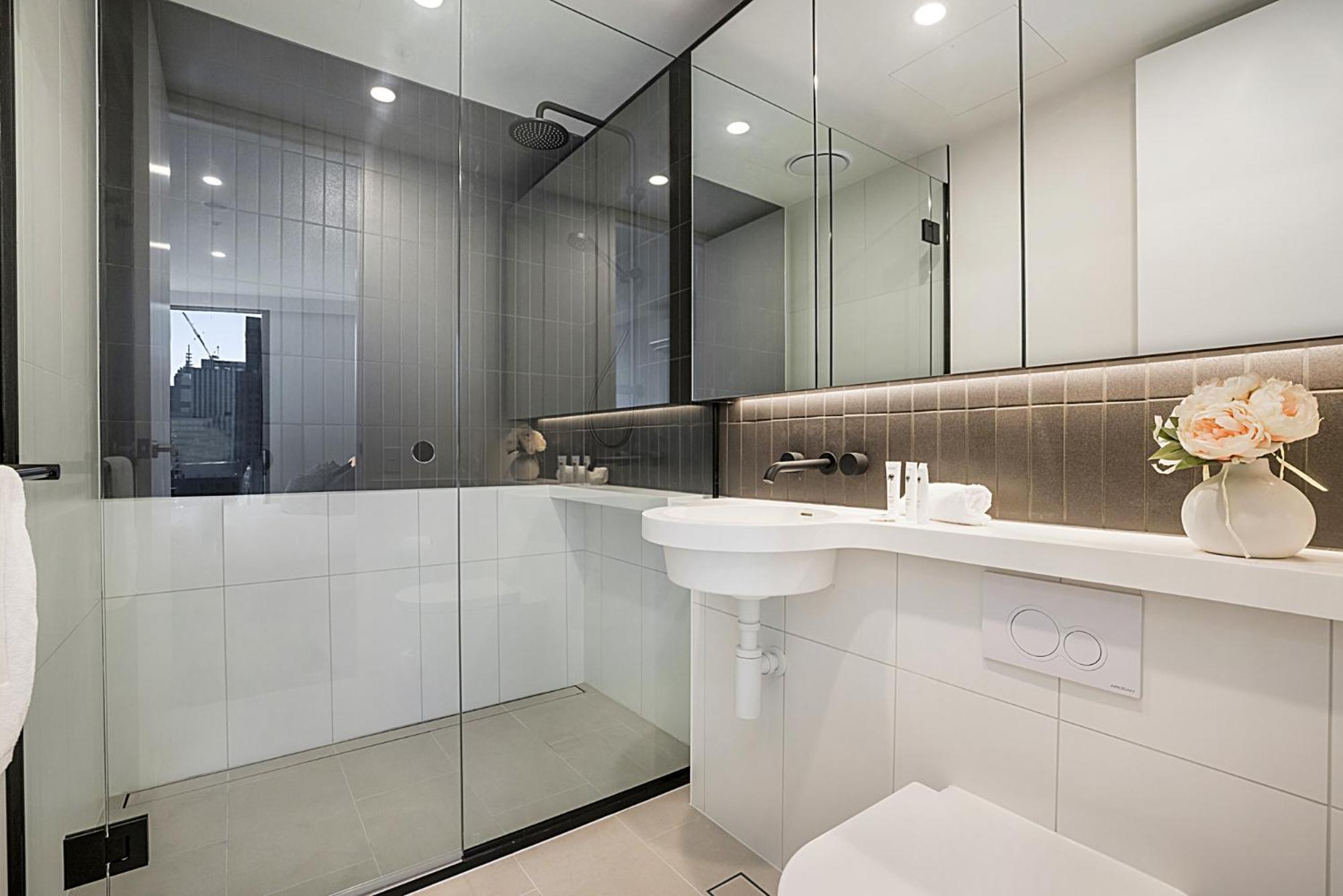 Apartment Modern With Stunning Cbd Views Melbourne