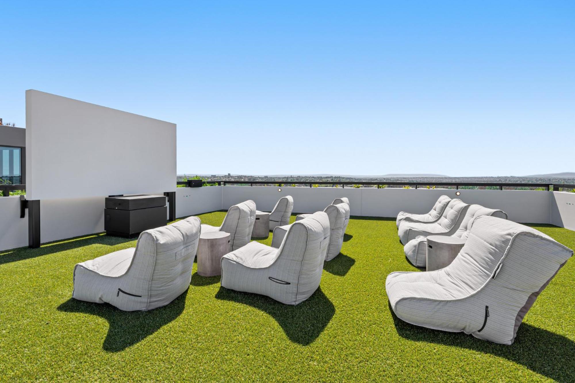 Skyview1-bed, Infinity Pool, Cinema, Gym & Bbq Apartment