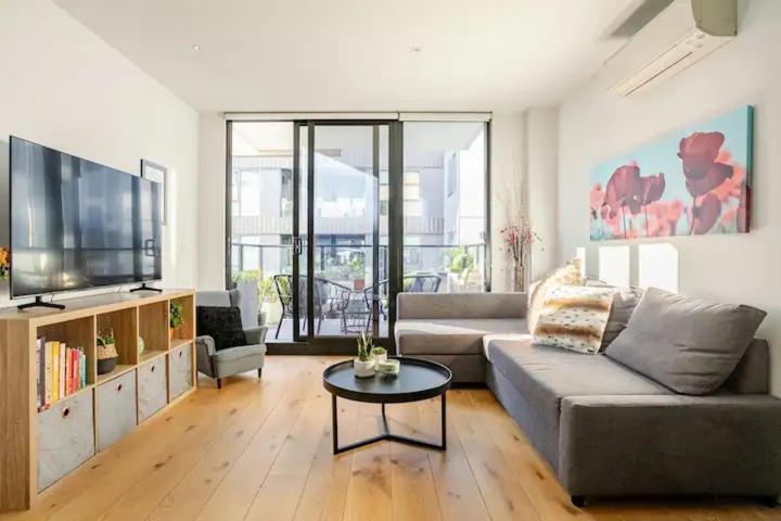 Apartment Modern 1bd ; Pool, Gym, Secure Underground Carpark *