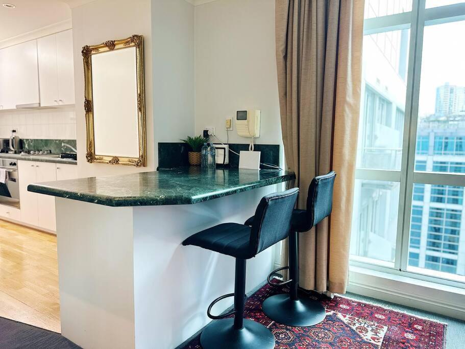 Aspire Cbd One Bedroom With Indoor Pool & Parking Available *