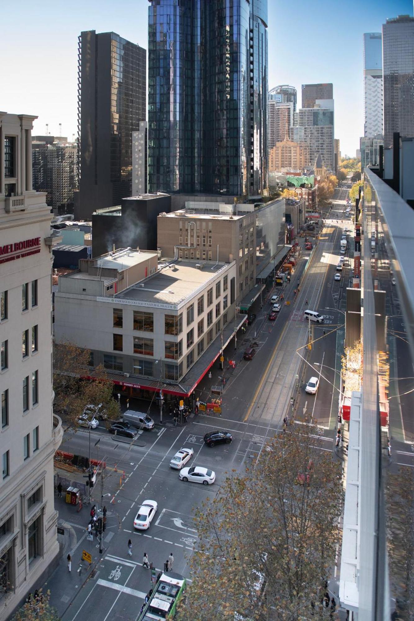 Latrobe St Gem 2-bedroom With Huge Deck & Car Park Melbourne