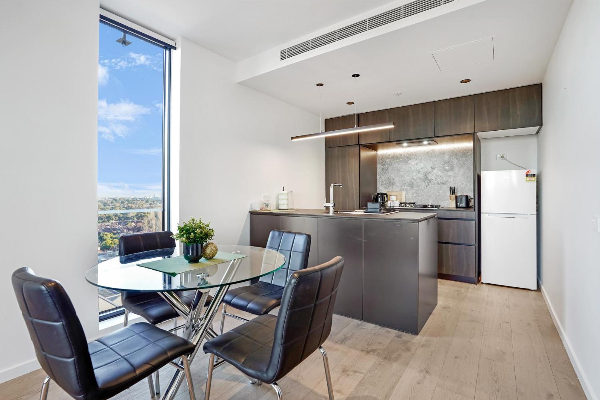 2 Bedrooms In The Kew Centre Apartment *