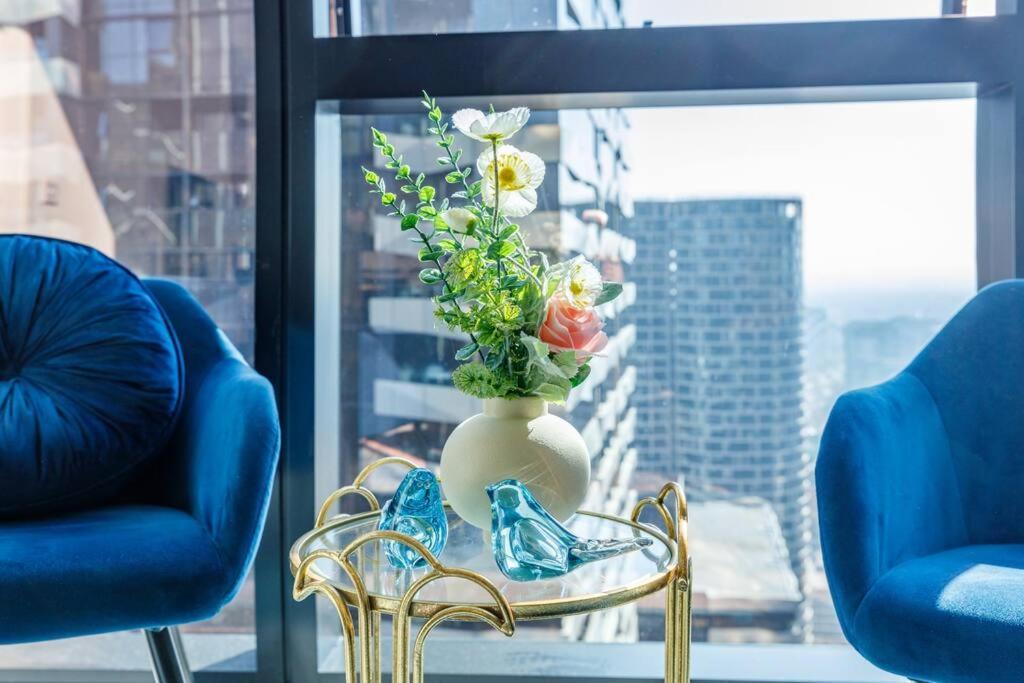 Sky High 180 Panoramic Views-prime Cbd,pool & Gym Melbourne