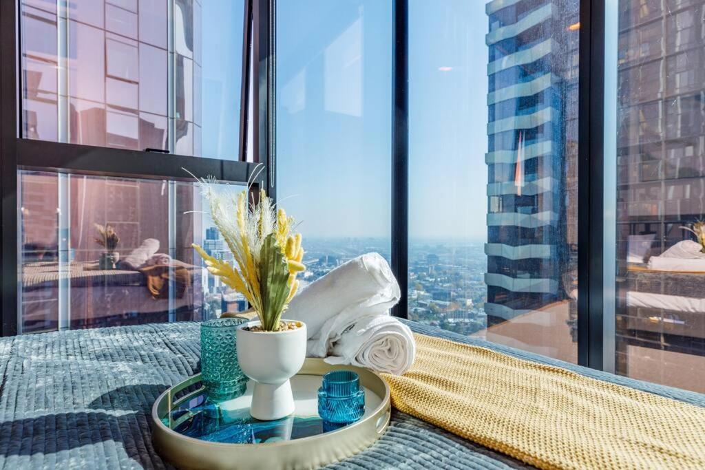 Sky High 180 Panoramic Views-prime Cbd,pool & Gym Apartment Melbourne