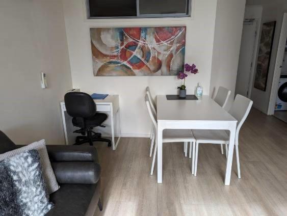 Onsite Parking, Self Check-in Apartment *