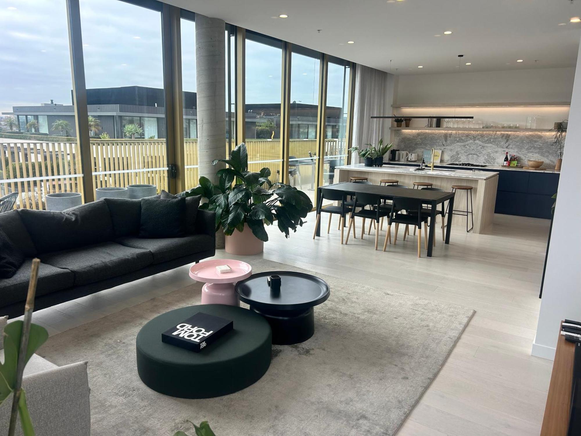 Soho Penthouse - City View With Outdoor Bath Apartment Melbourne