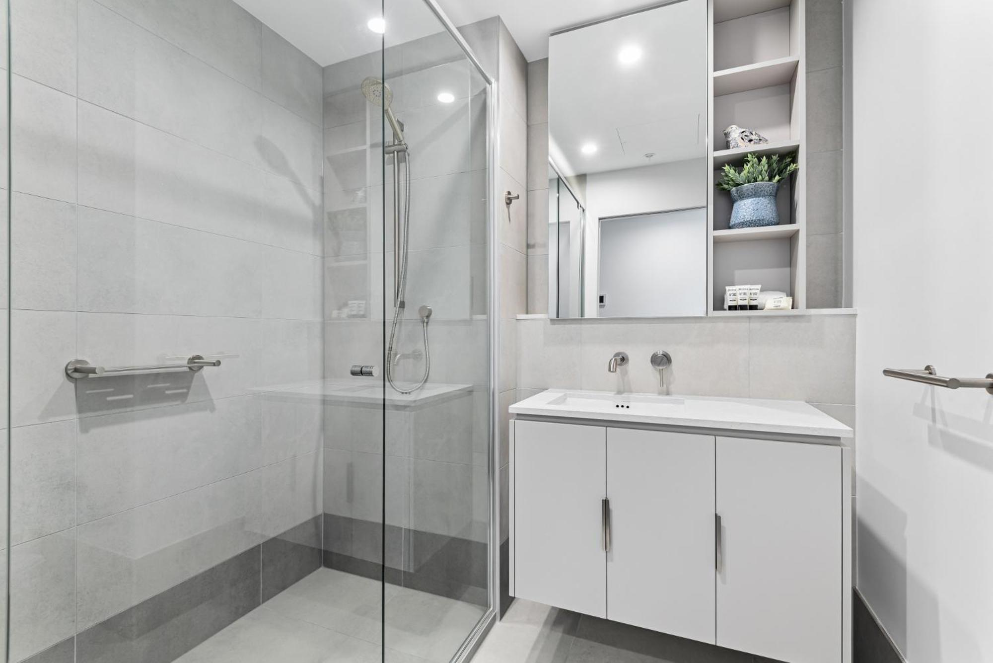 Elegant 1-bed By Shops With Rooftop Swimming Pool Apartment *