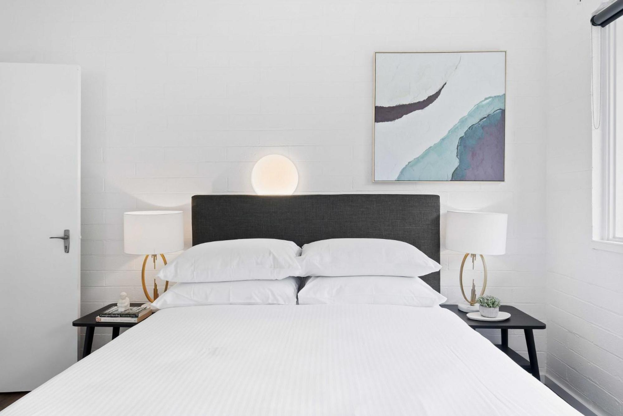 Pristine 1-bed Unit Moments From Royal Park * Melbourne