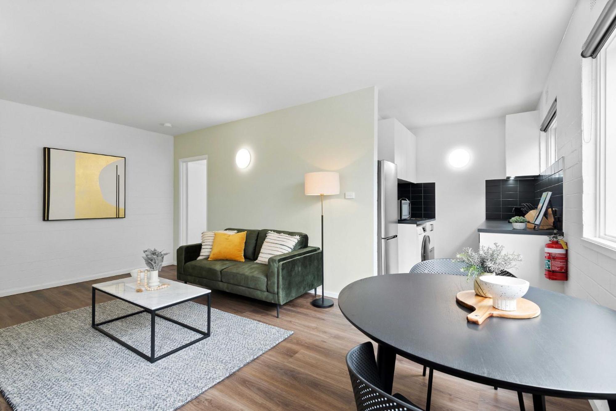 Pristine 1-bed Unit Moments From Royal Park Apartment