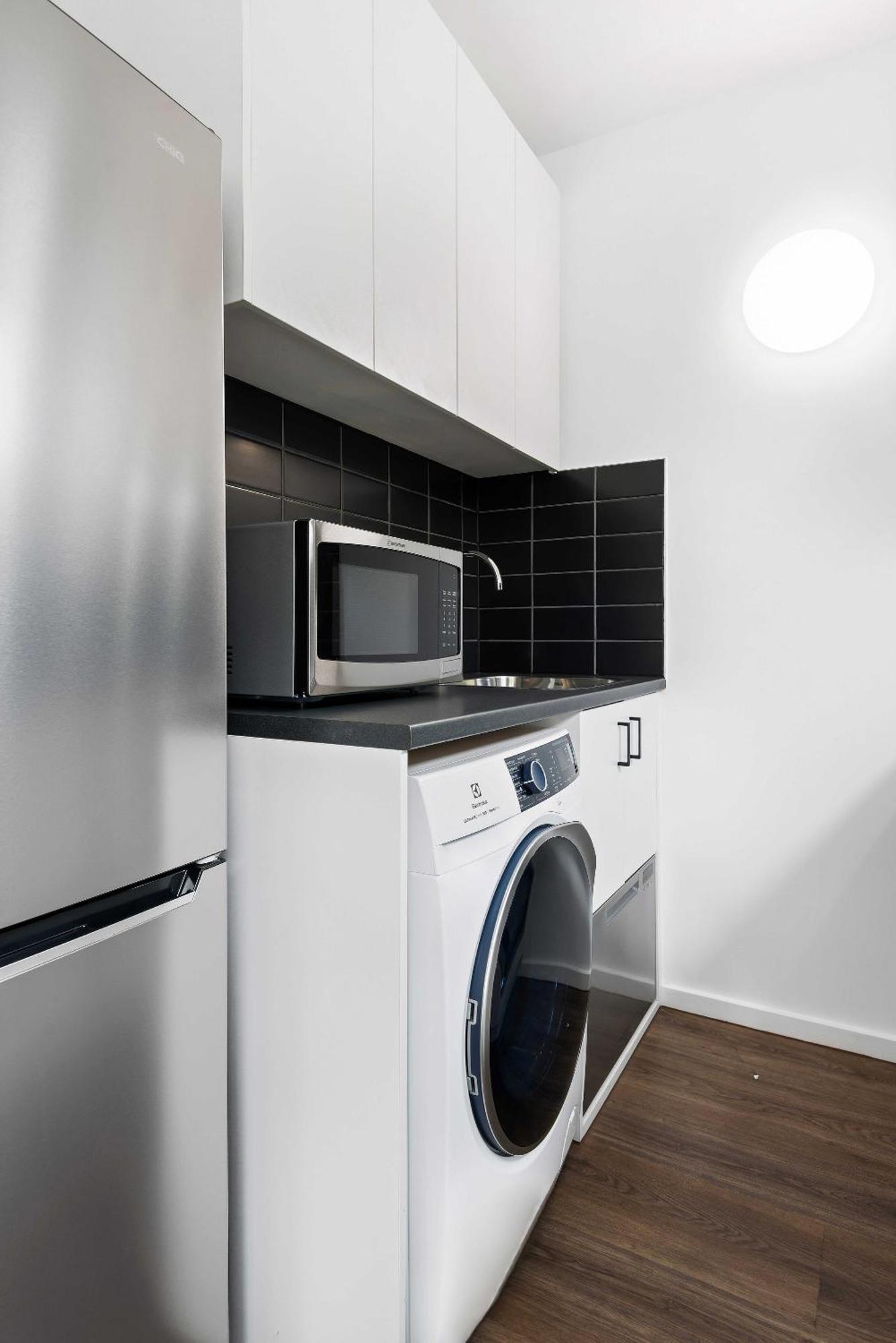 Pristine 1-bed Unit Moments From Royal Park Apartment Melbourne