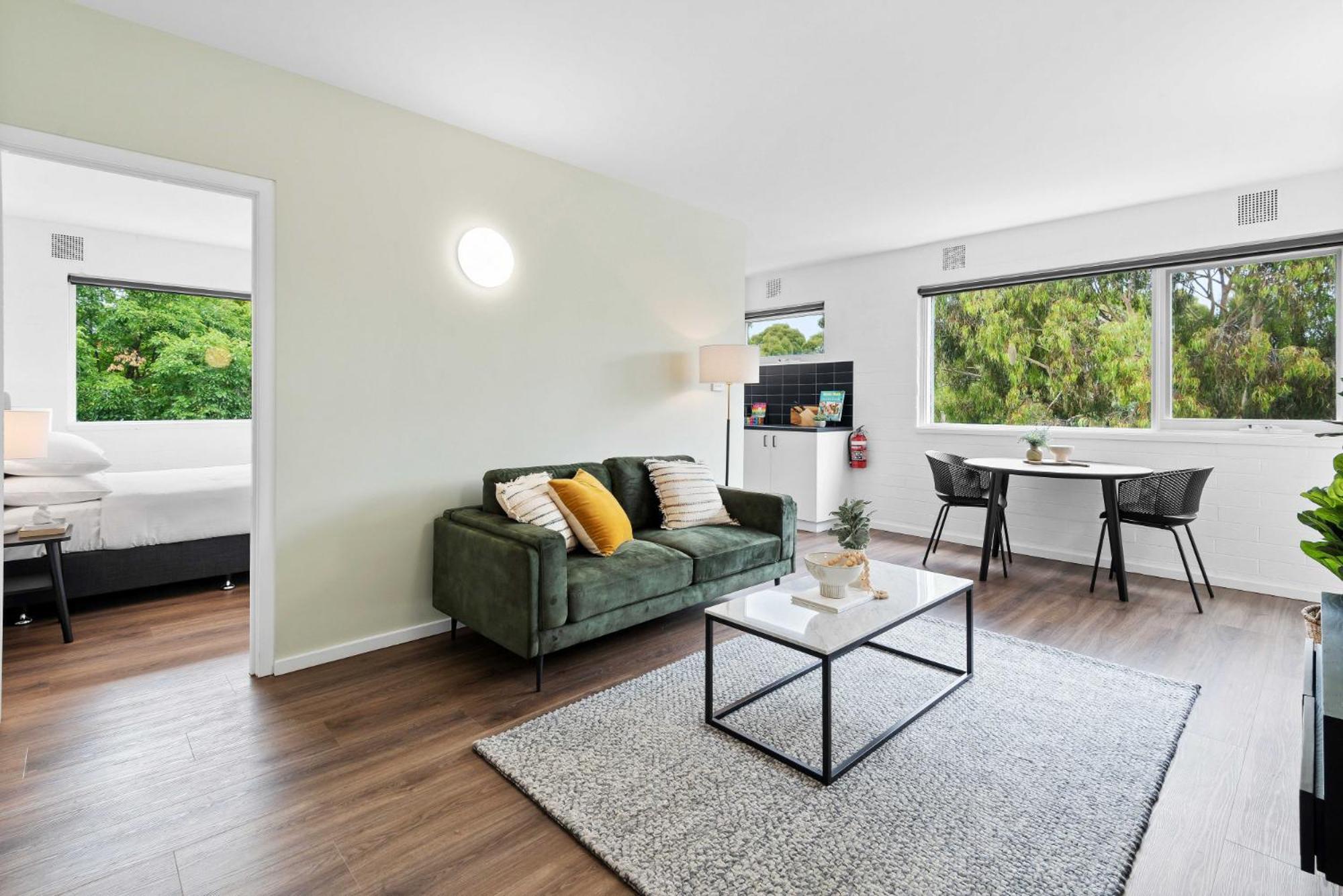 Pristine 1-bed Unit Moments From Royal Park Apartment *