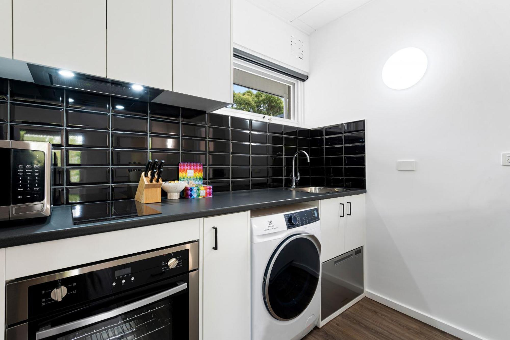 Tasteful 1-bed With Balcony Seating Apartamento *