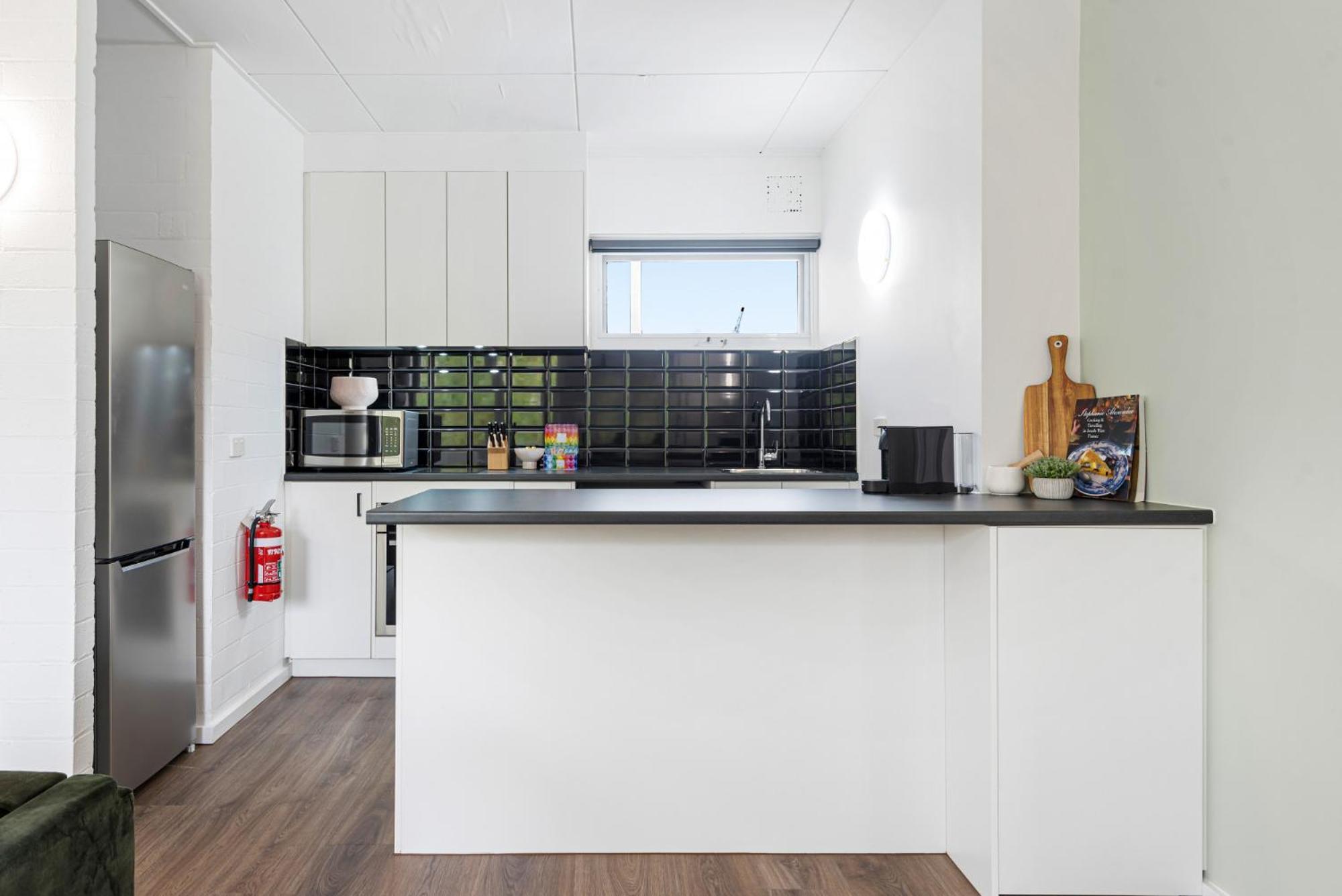 Tasteful 1-bed With Balcony Seating Apartamento