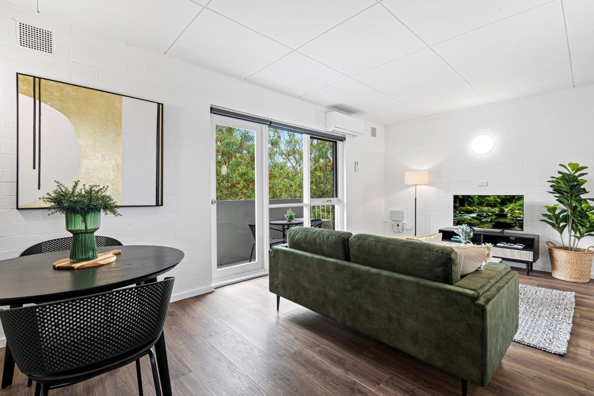 Tasteful 1-bed With Balcony Seating * Melbourne