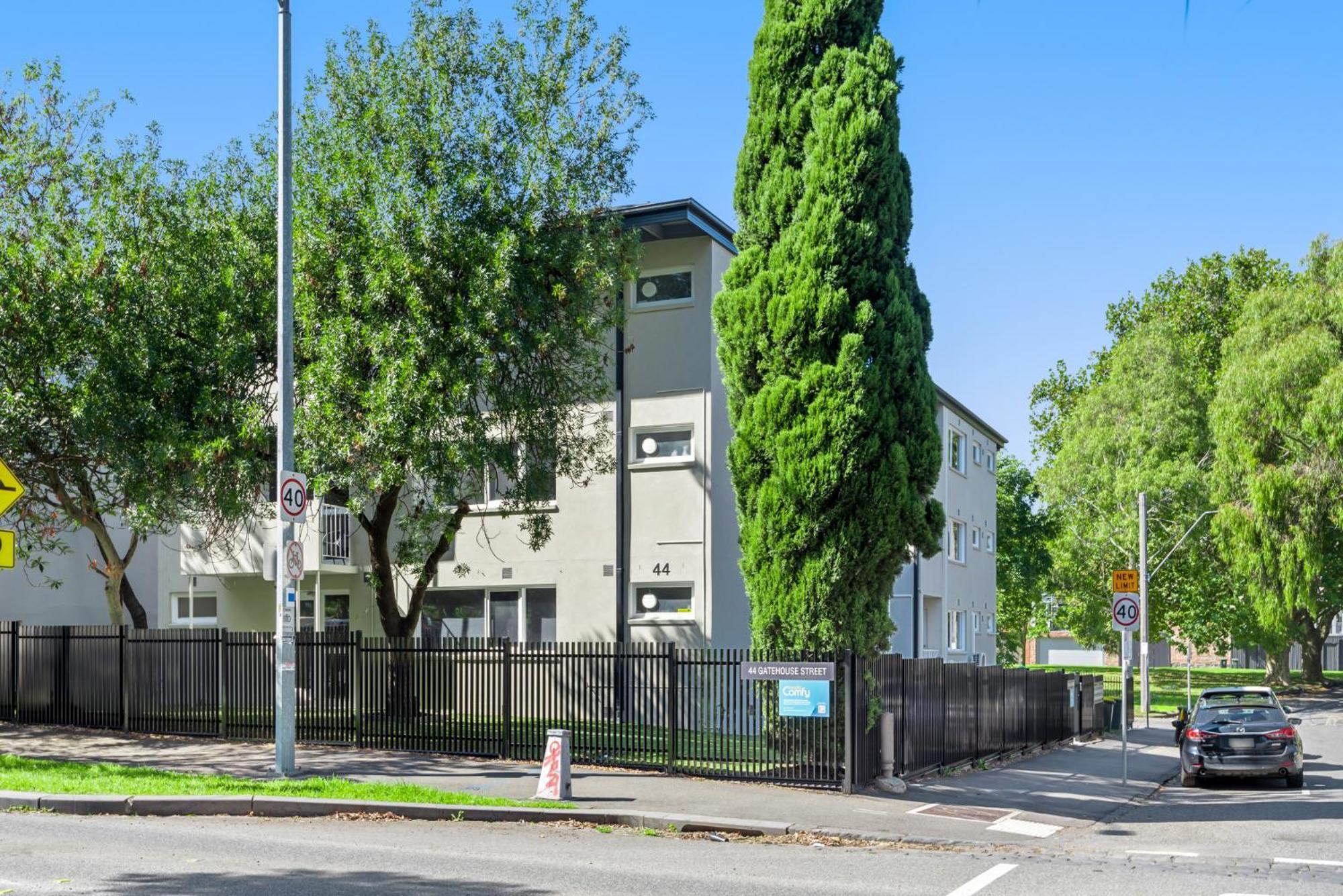 Pristine 1-bed Unit Moments From Royal Park