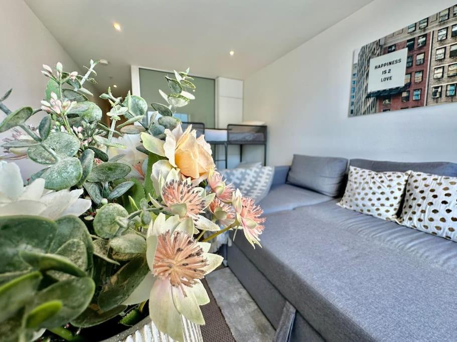 Modern 1br West Gateway Melbourne