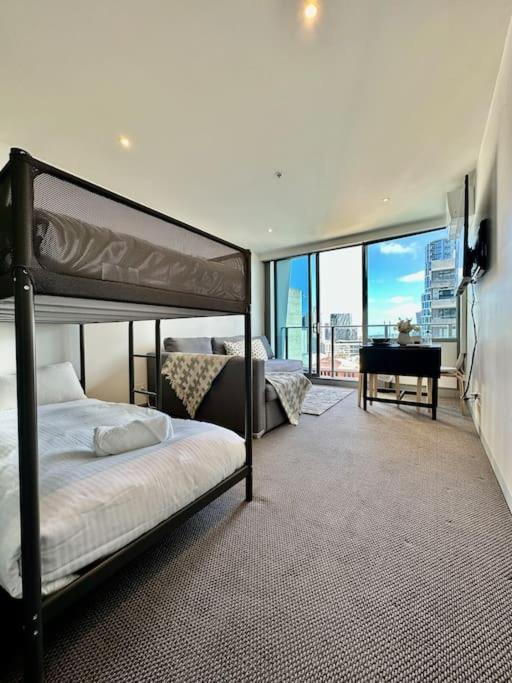 Modern 1br West Gateway