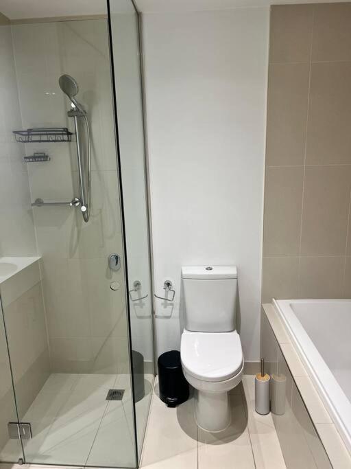 Luxury 2b2b 2 Tandem Carparks Prima Pearl Southbank Next To Casino & City Apartment *
