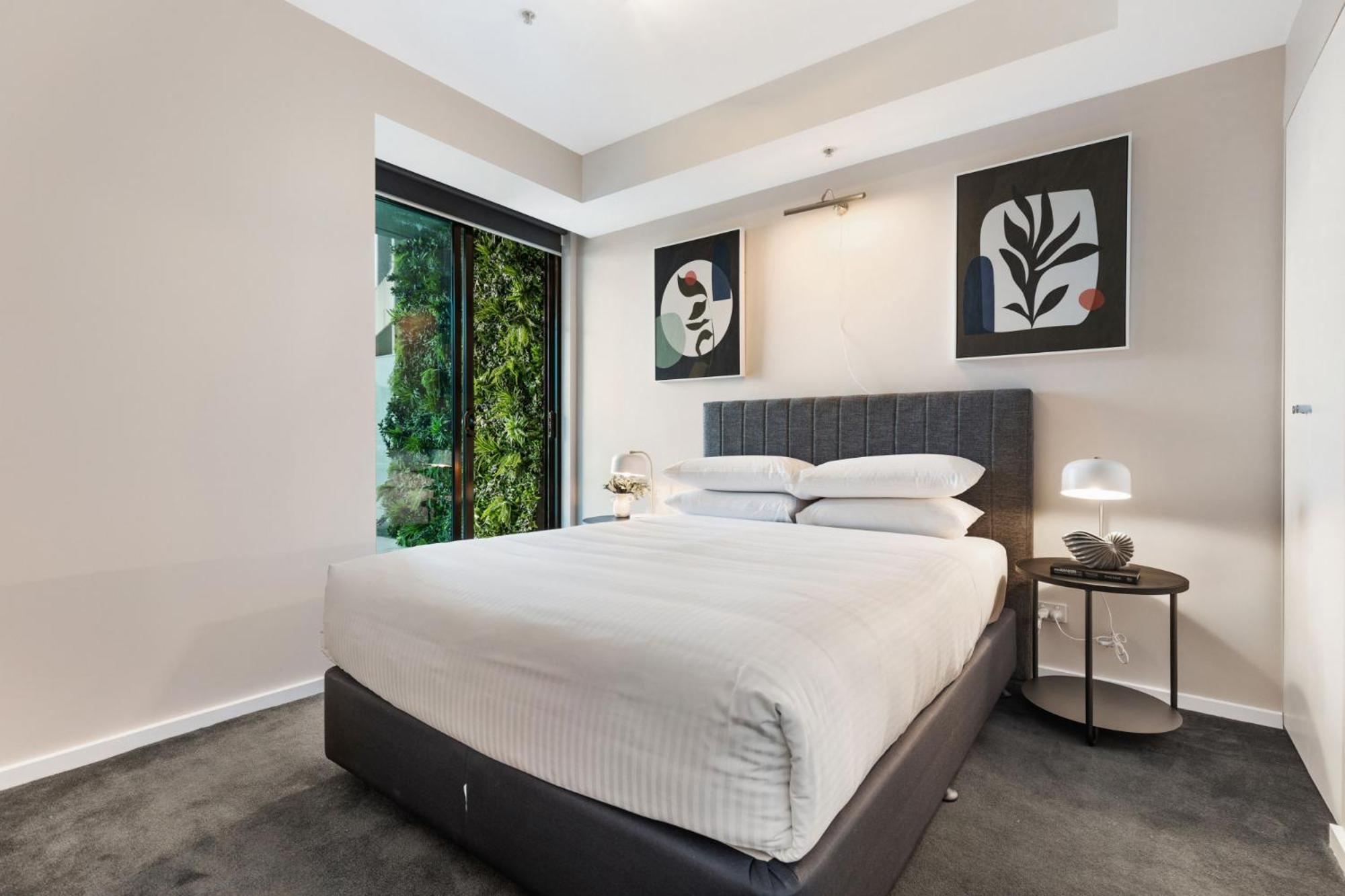 Impeccably Chic 2-bed With Views & Fab Amenities Apartment