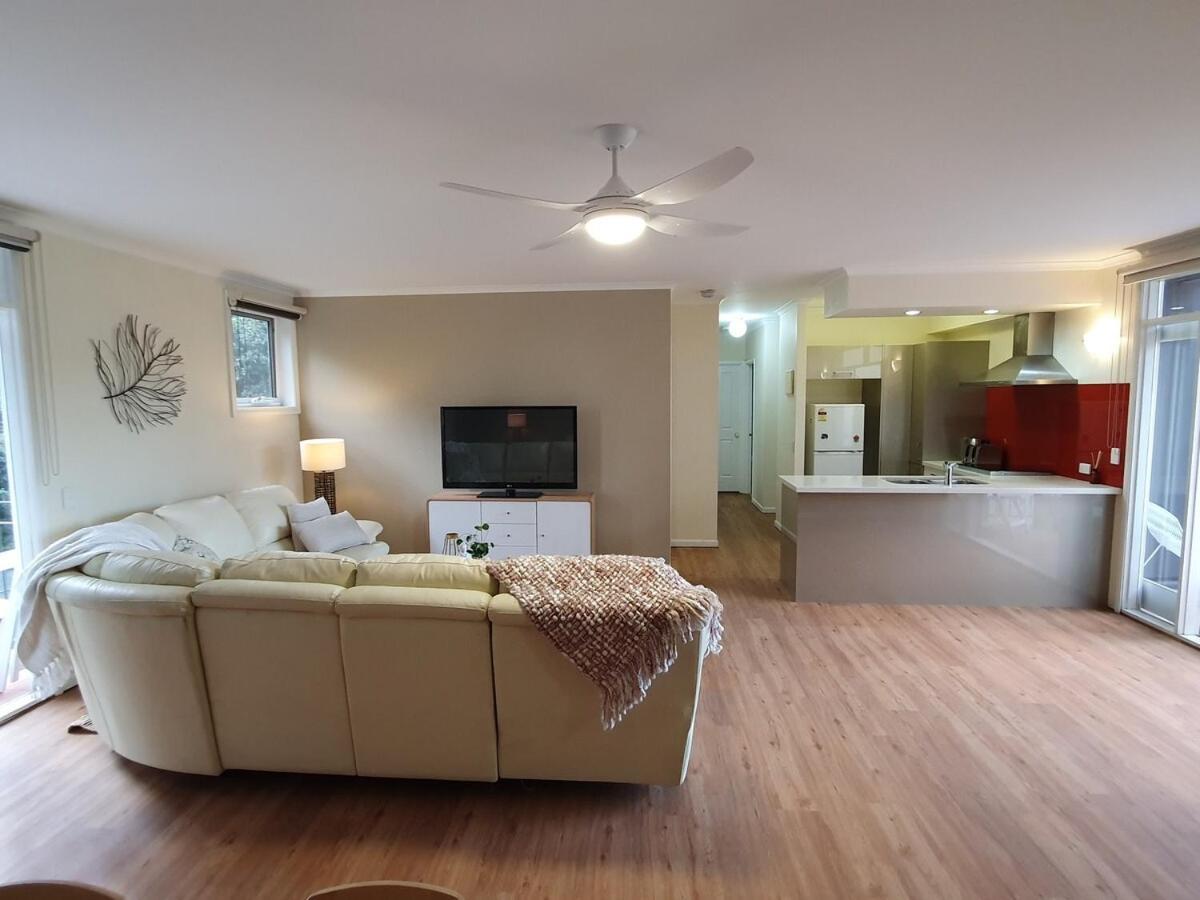 Garden Oasis 3 Bedroom Apartment *
