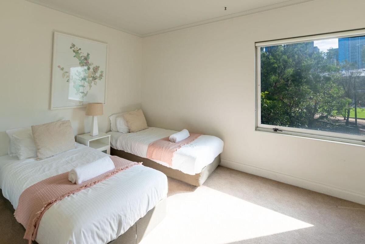 Large Bright 4 Bdrm Southbank Melbourne