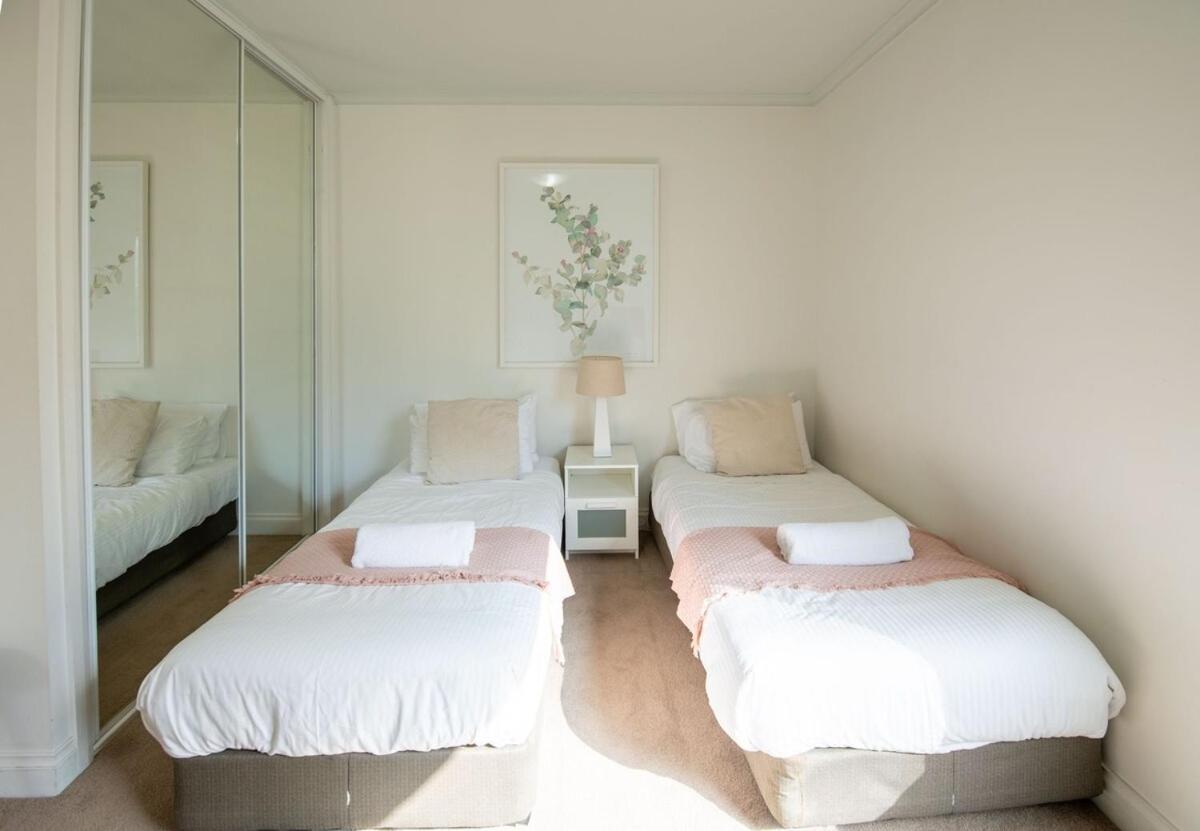 Large Bright 4 Bdrm Southbank * Melbourne