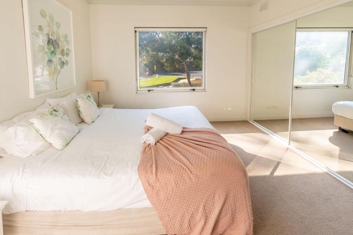 Large Bright 4 Bdrm Southbank Apartment Melbourne