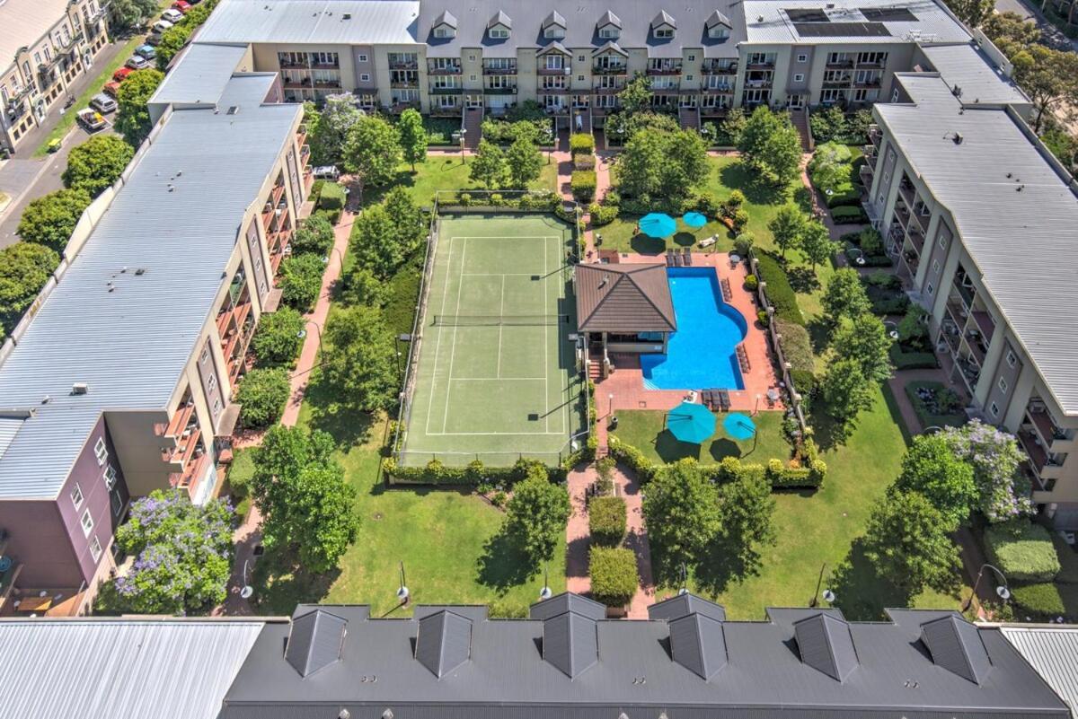 Garden Oasis 3 Bedroom Apartment *