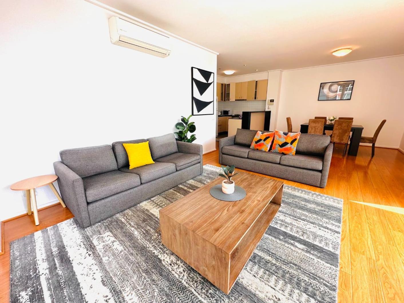 Spacious Living And Grand Views In Southbank * Melbourne