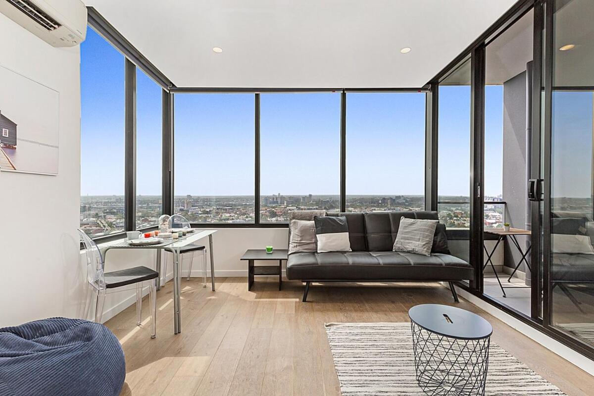 Sunshine Cbd With Stunning Views Pool Melbourne