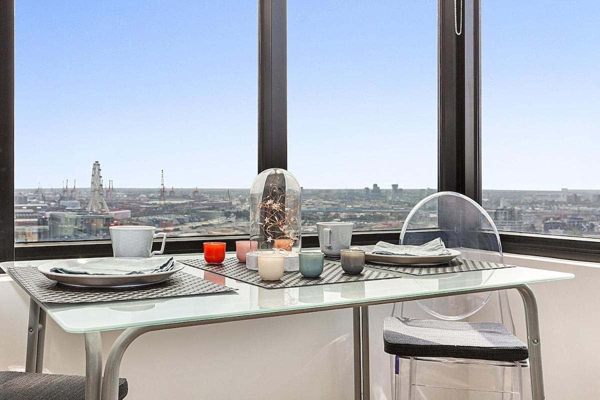 Sunshine Cbd With Stunning Views Pool Melbourne