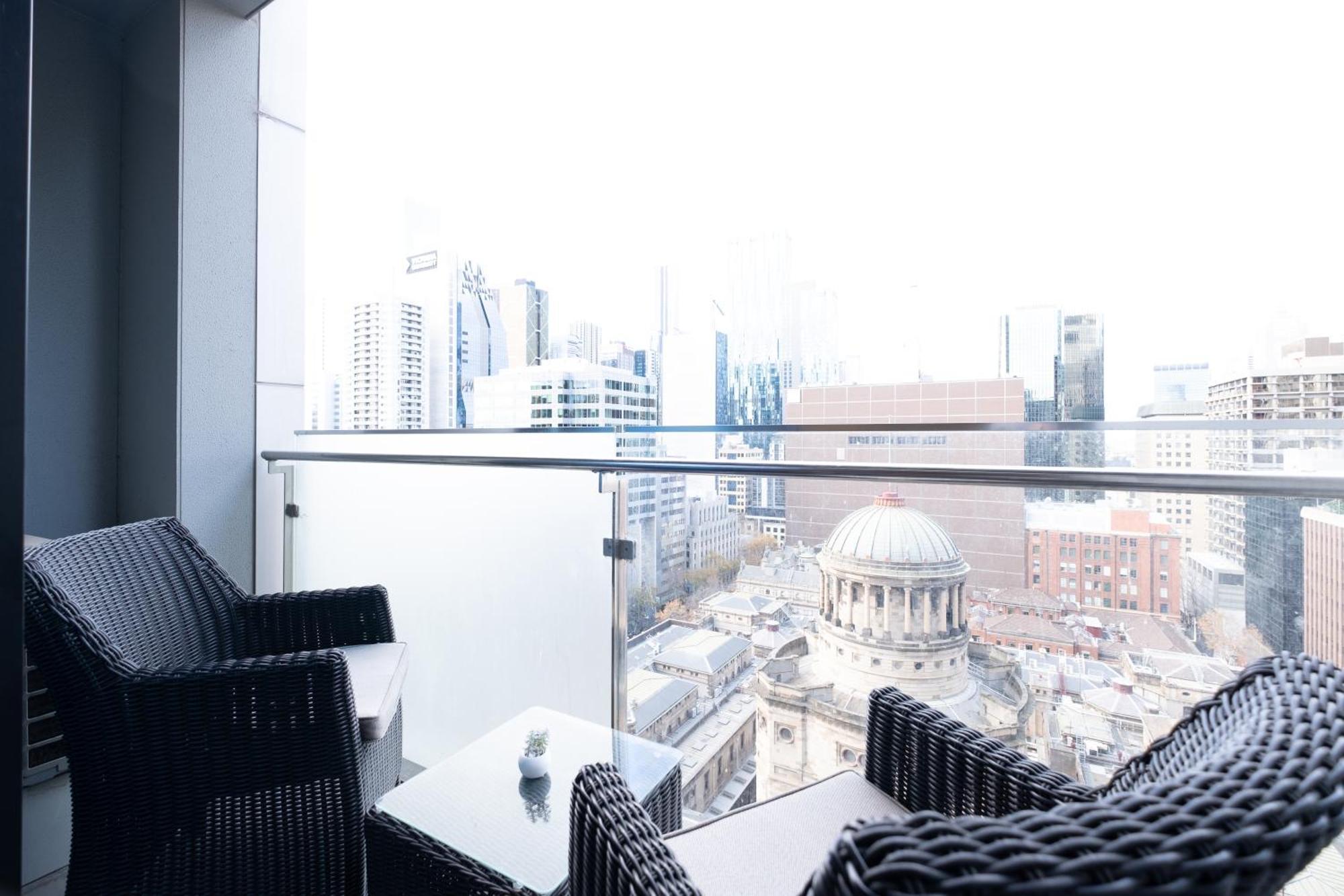 View 2br At William St Pool Gym Balcony *