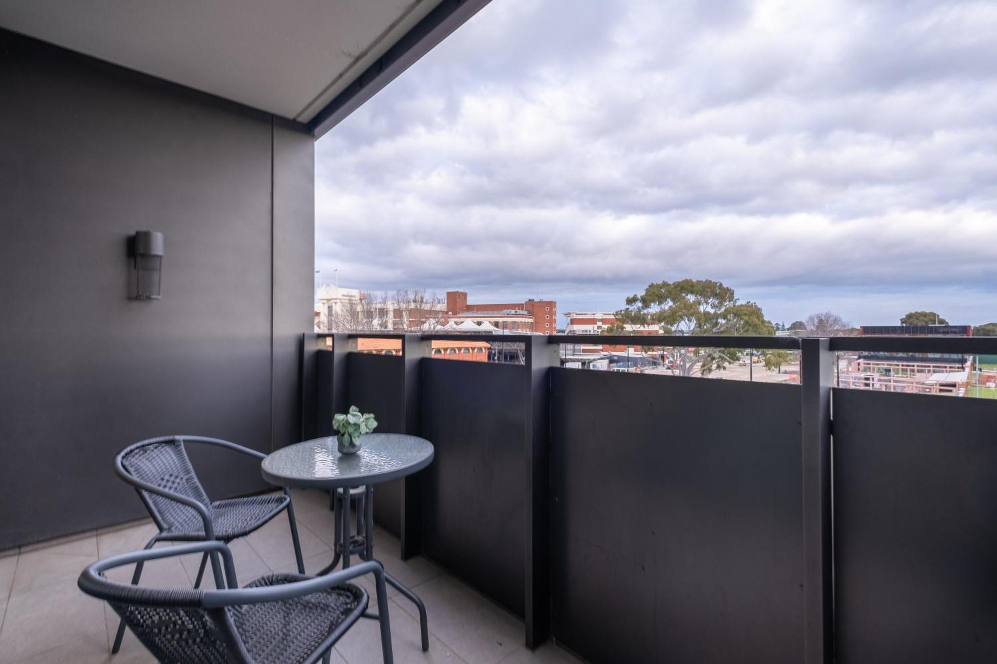 Brand New 2br2ba Caulfield Parkbalcony Poolgym Melbourne